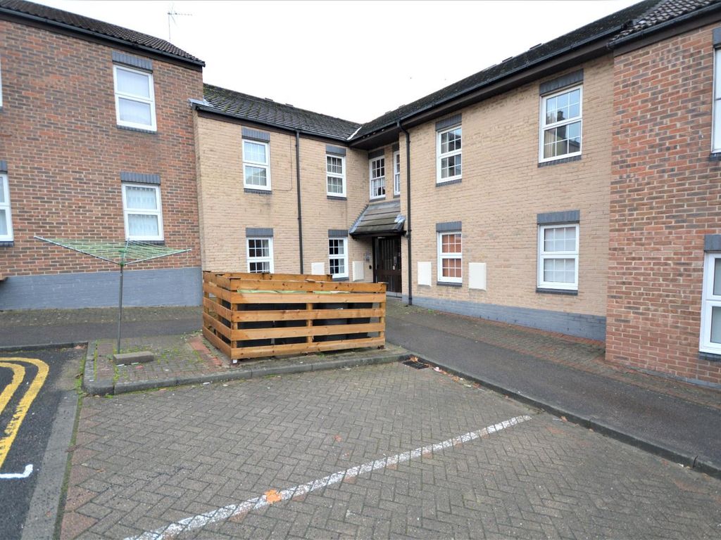 2 bed flat for sale in Gainsborough Court, Bishop Auckland DL14, £50,000