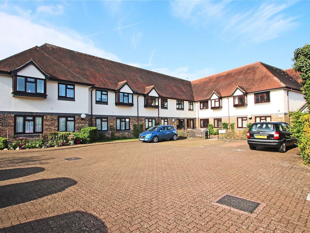 1 bed flat for sale in Abbey Court, Abbey Road, Chertsey, Surrey KT16, £109,950
