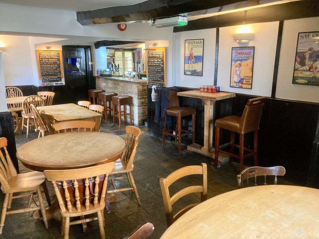 Pub/bar for sale in Swanage, Dorset BH19, £120,000