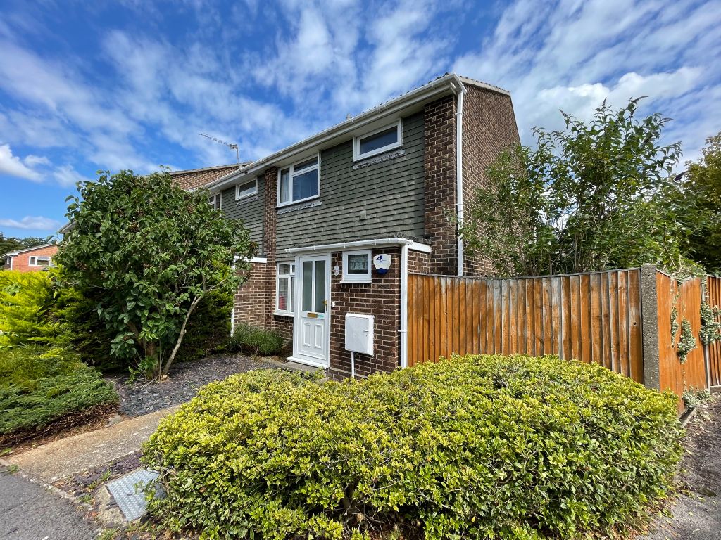 3 bed semi-detached house for sale in Botley, Southampton SO30, £300,000