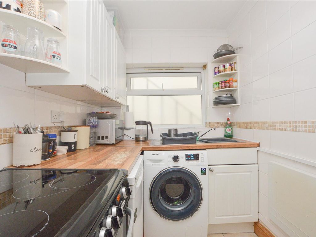 1 bed flat for sale in Seaside, Eastbourne BN22, £145,000