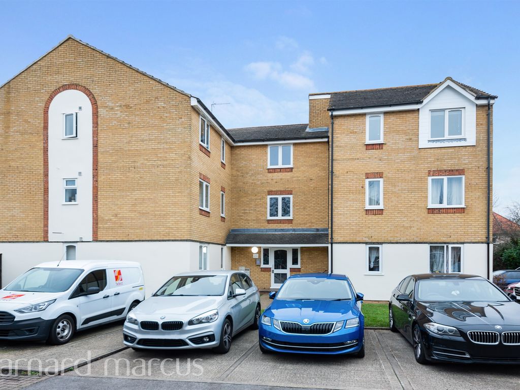 2 bed flat for sale in Redford Close, Feltham TW13, £260,000