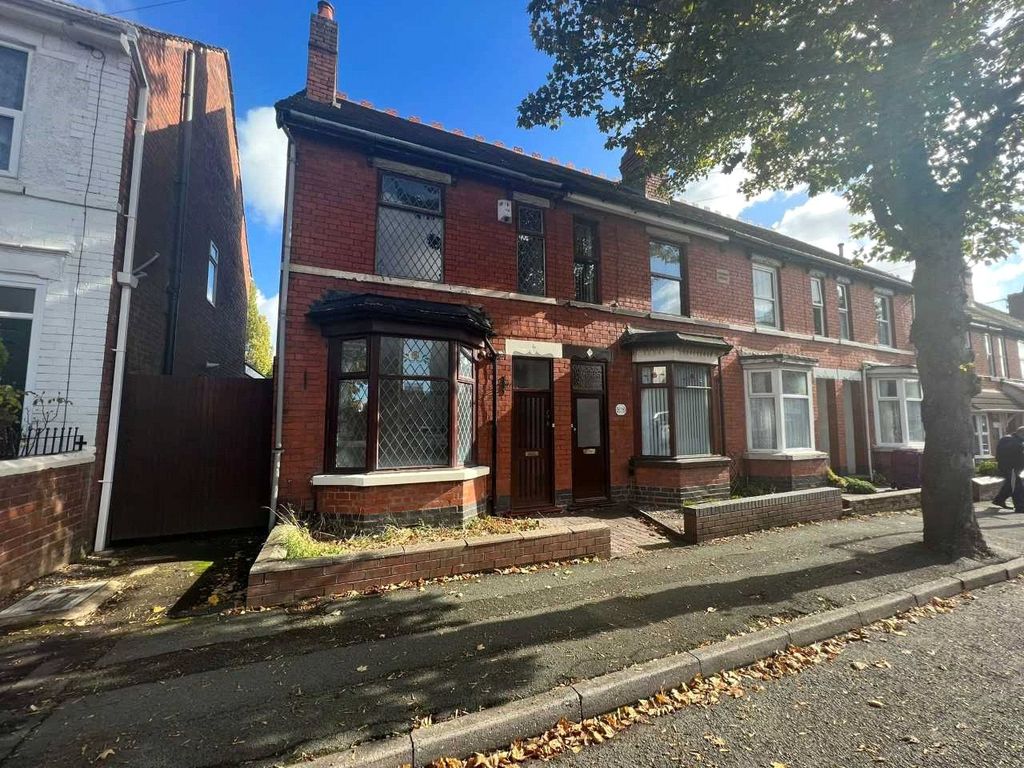3 bed end terrace house for sale in Victoria Road, Wednesfield, Wolverhampton, West Midlands WV11, £160,000