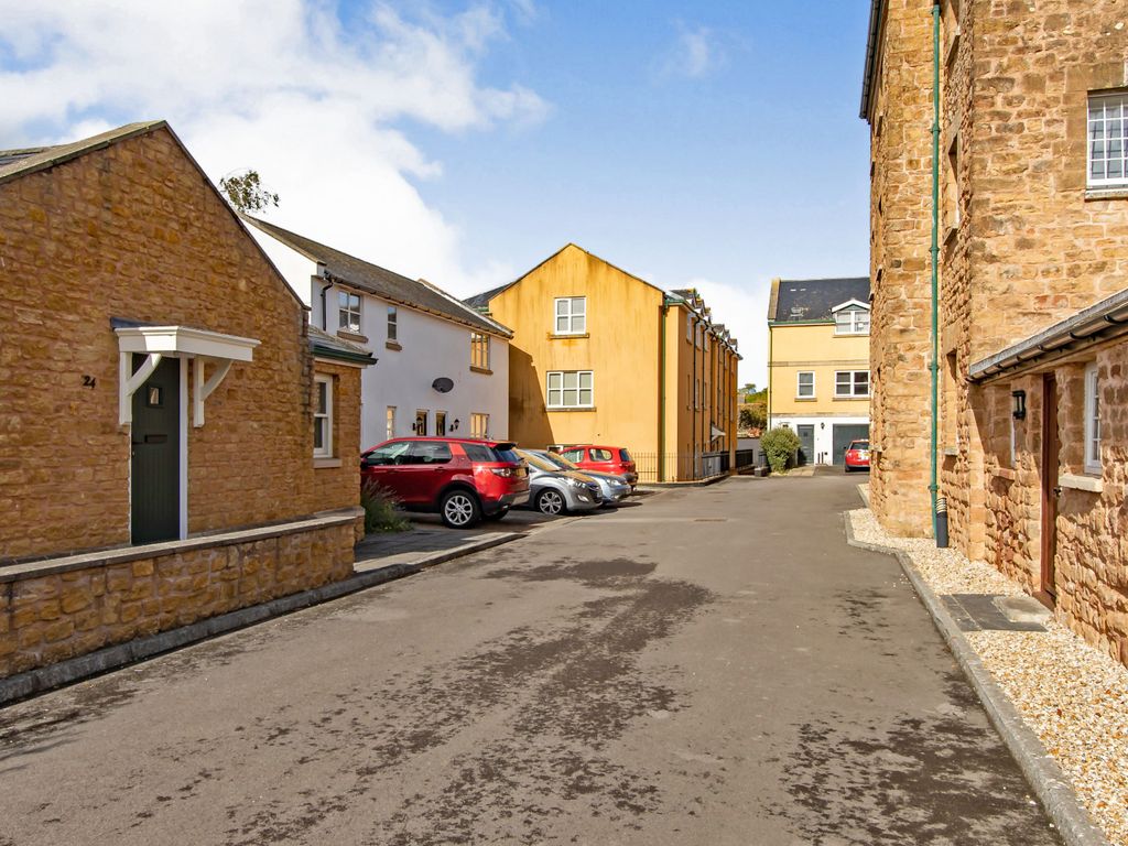 2 bed flat for sale in Long Street, Williton, Taunton TA4, £180,000