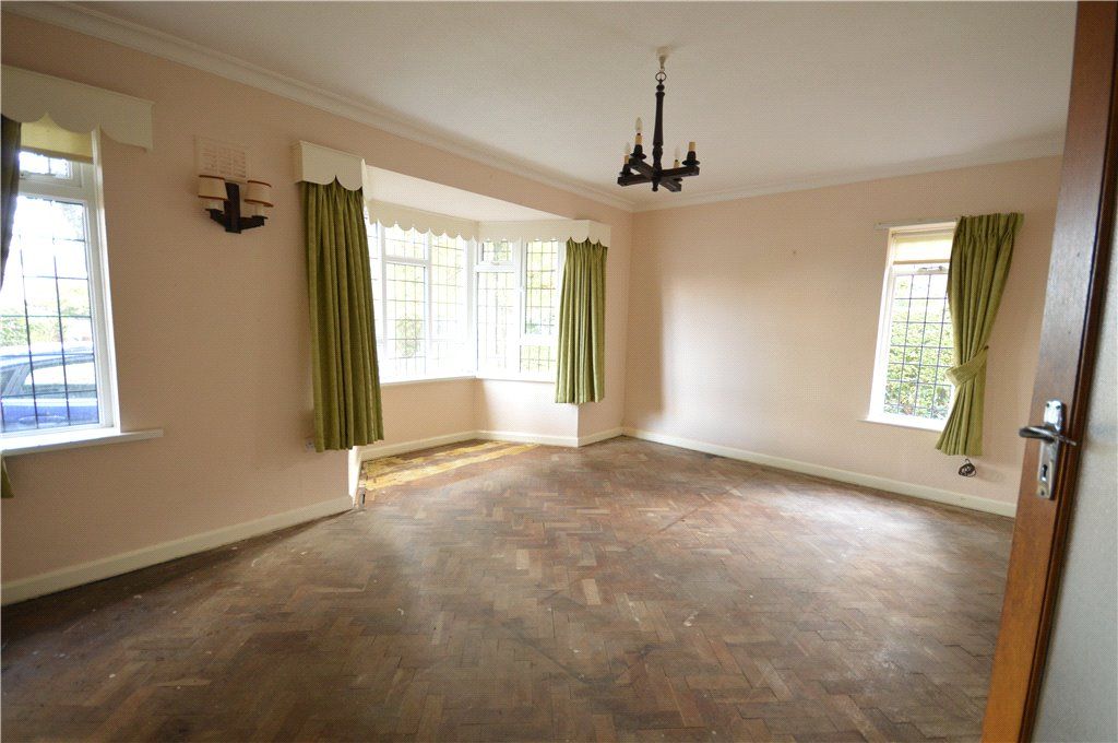 2 bed flat for sale in Sherwood Court, Llantrisant Road, Llandaff CF5, £210,000