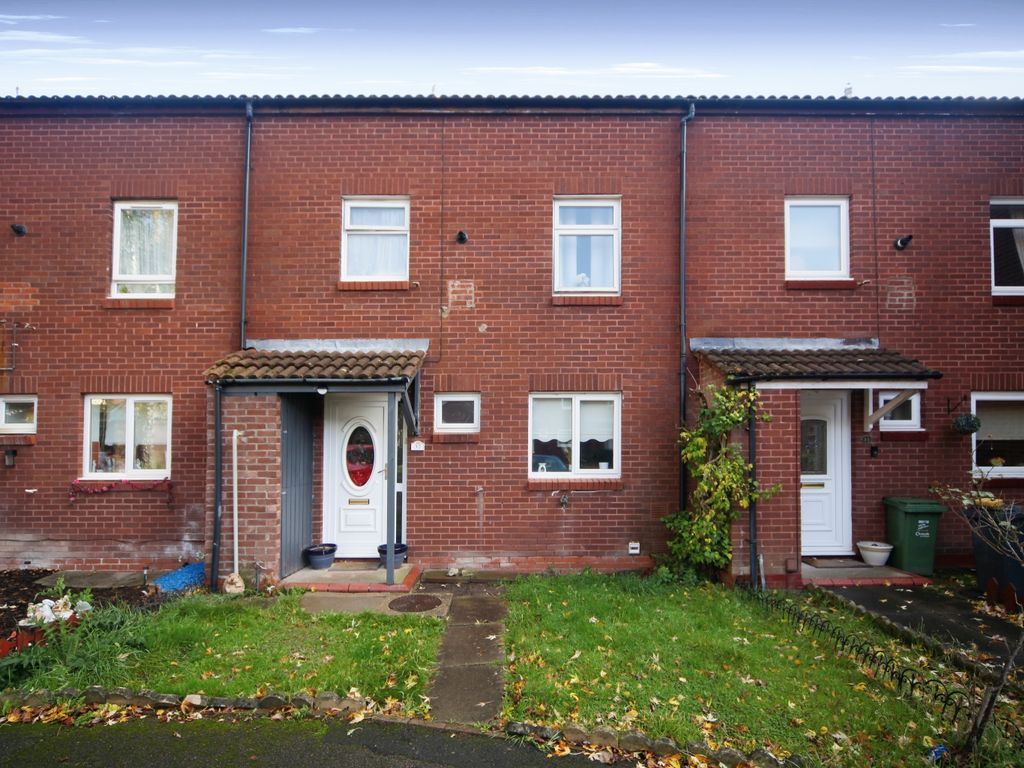 3 bed terraced house for sale in Sandhurst Close, Redditch B98, £178,000