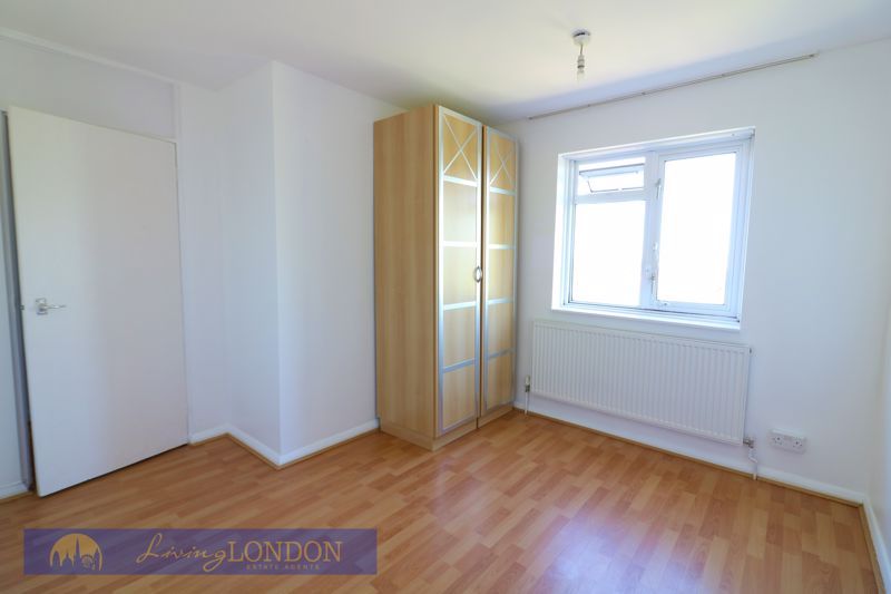 2 bed flat for sale in Weir Hall Road, London N17, £269,950