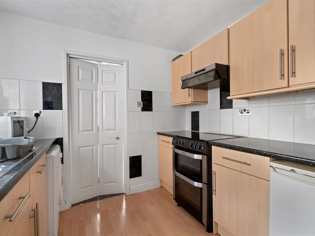 2 bed flat for sale in Seaton Avenue, Plymouth PL4, £140,000