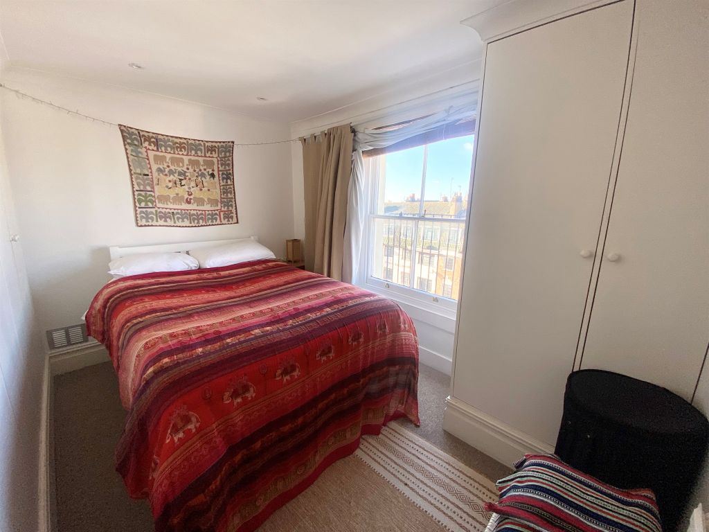 1 bed flat for sale in Brunswick Place, Hove BN3, £200,000