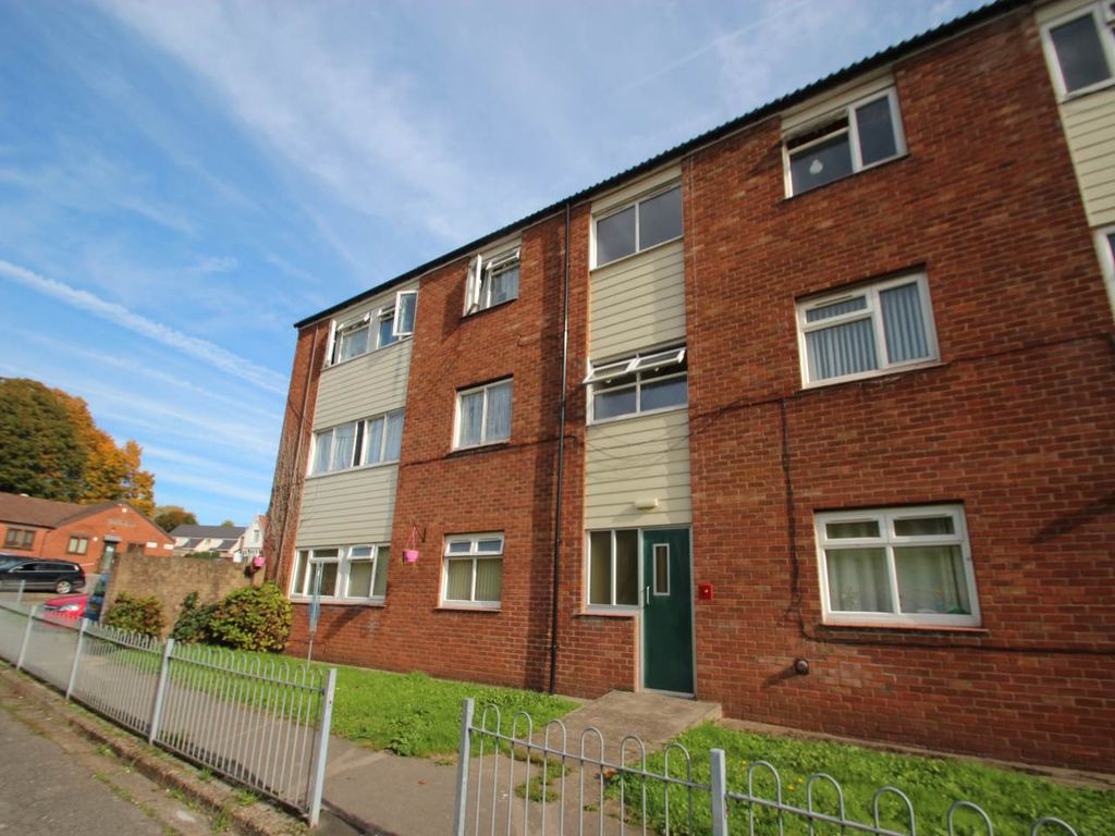 2 bed flat for sale in Gaer Road, Newport NP20, £119,950