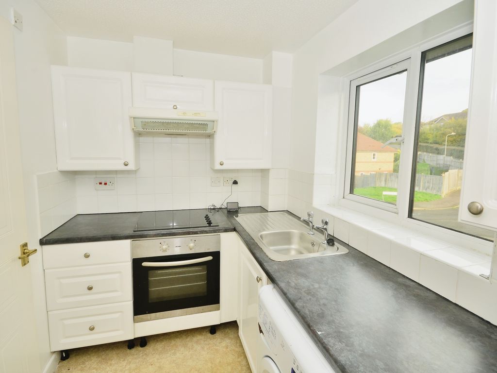1 bed flat for sale in Mayfield Avenue, Dover CT16, £135,000