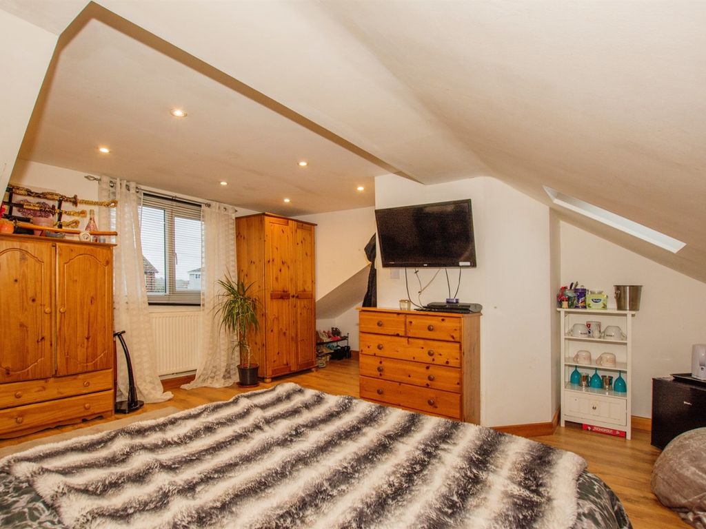 4 bed terraced house for sale in Brynheulog, Pentwyn, Cardiff CF23, £220,000