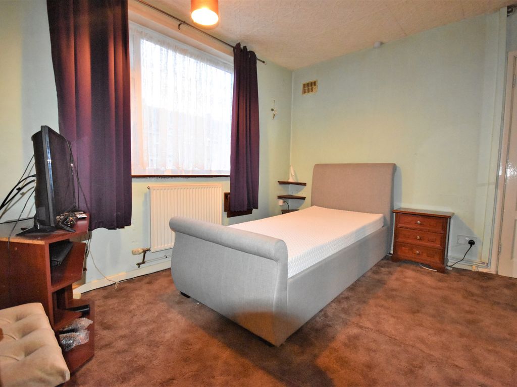 1 bed flat for sale in Branstree Road, Blackpool FY4, £55,000