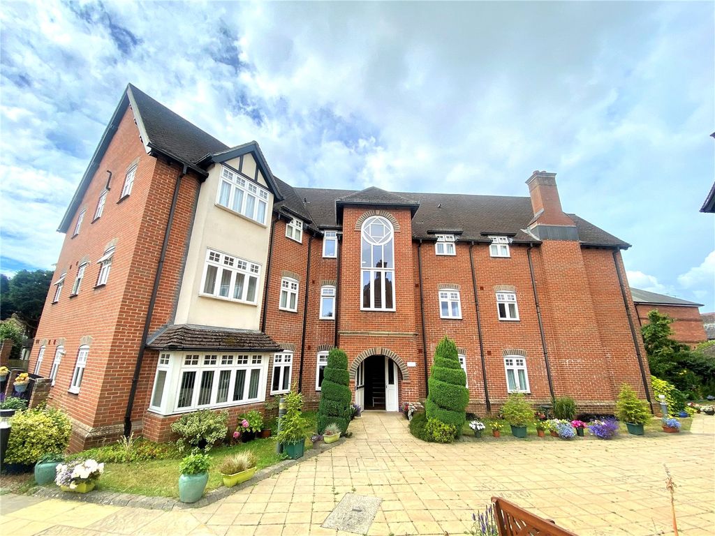 2 bed flat for sale in The Close, Ringwood, Hampshire BH24, £230,000