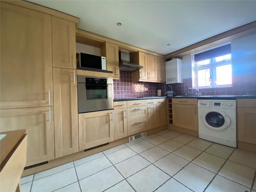 2 bed flat for sale in The Close, Ringwood, Hampshire BH24, £230,000