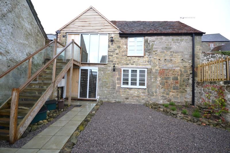 1 bed flat for sale in The Rear Courtyard, 26 High Street, Shaftesbury, Dorset SP7, £105,000