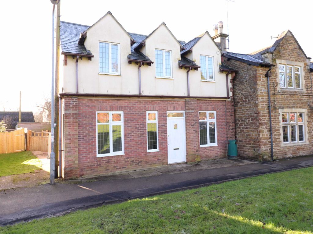 2 bed flat for sale in Flat 2, Newnham, Northamptonshire NN11, £200,000