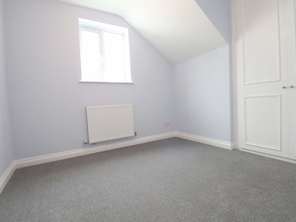 2 bed flat for sale in Flat 2, Newnham, Northamptonshire NN11, £200,000