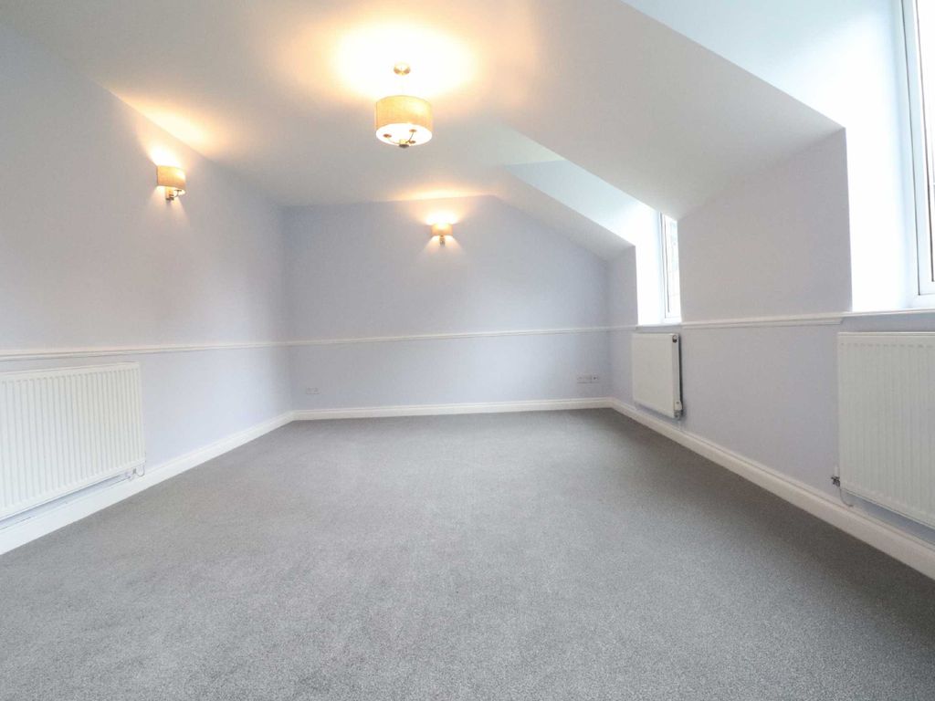 2 bed flat for sale in Flat 2, Newnham, Northamptonshire NN11, £200,000