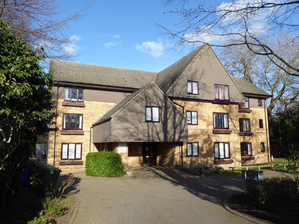 2 bed flat for sale in Cherry Hinton Road, Cambridge CB1, £220,000