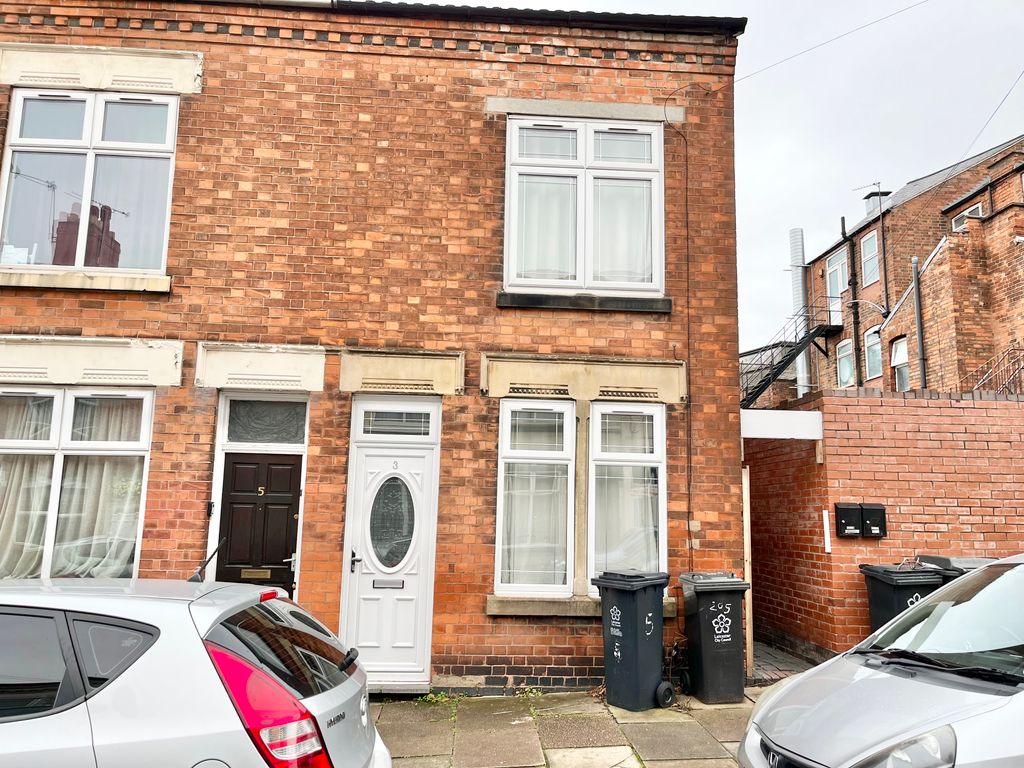 2 bed end terrace house for sale in Farringdon Street, Leicester LE5, £239,500