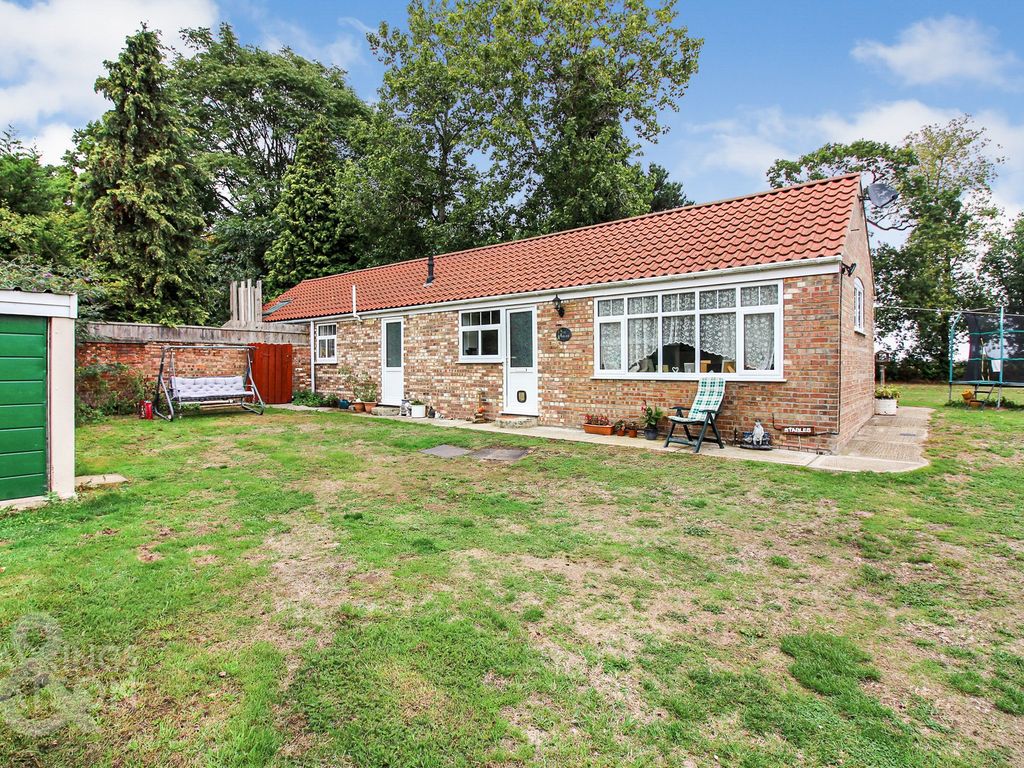 2 bed detached bungalow for sale in Grange Road, Cantley, Norwich NR13, £315,000