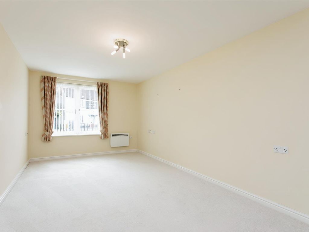 2 bed flat for sale in Imber Court, George Street, Warminster BA12, £265,000