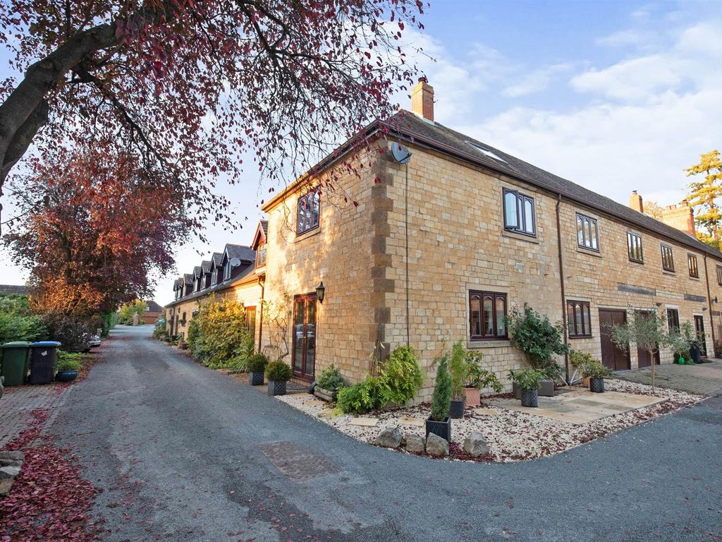 3 bed property for sale in Norton Grange, Little Kineton, Warwick CV35, £325,000