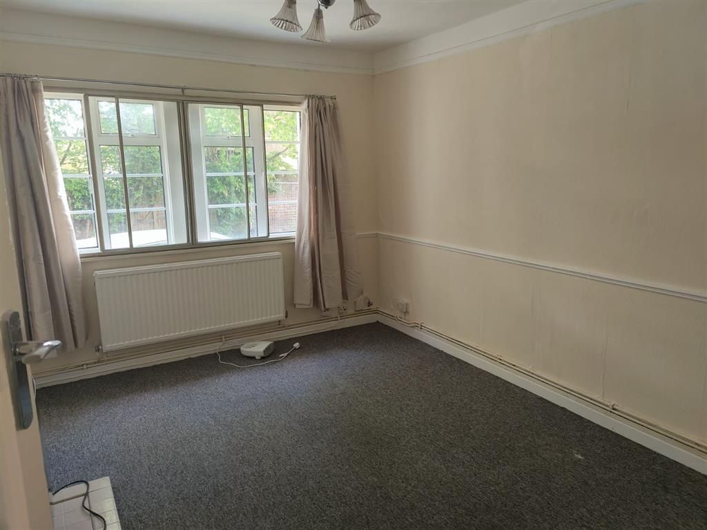 2 bed flat for sale in Acre Lane, Wallington, Surrey SM6, £225,000
