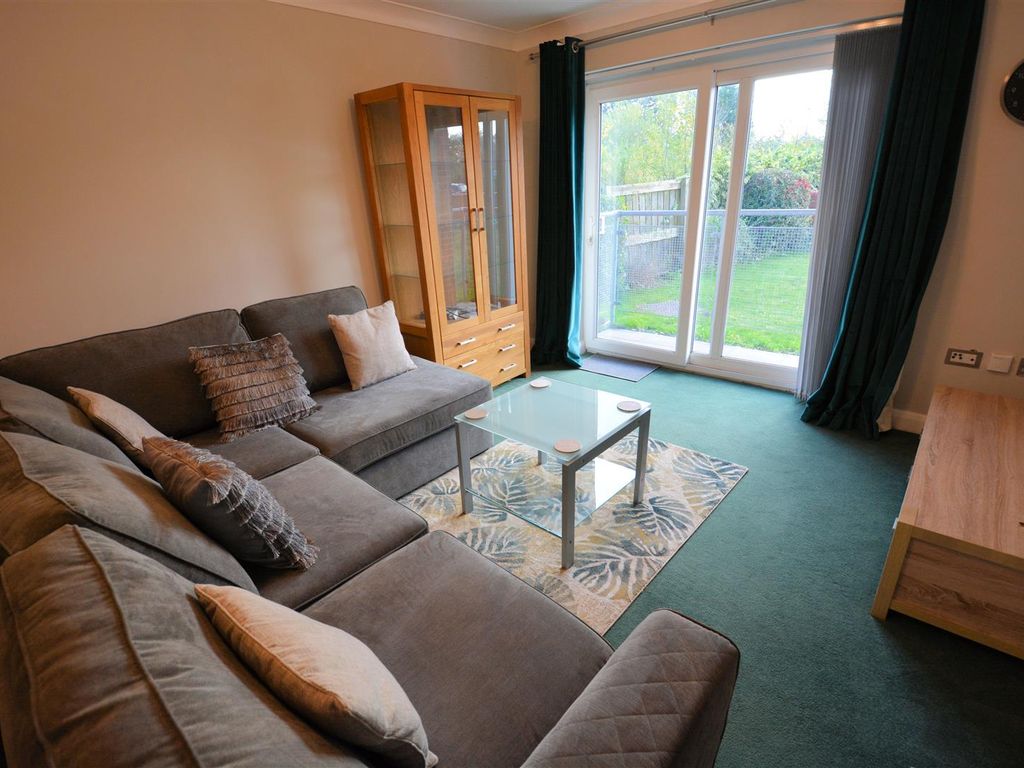 2 bed flat for sale in Abbey Wharf, Canal Road, Selby YO8, £130,000
