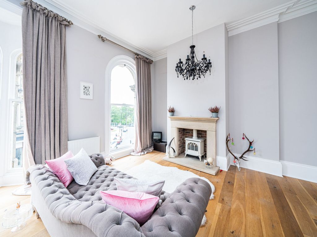 1 bed flat for sale in Prospect Crescent, Harrogate HG1, £287,500