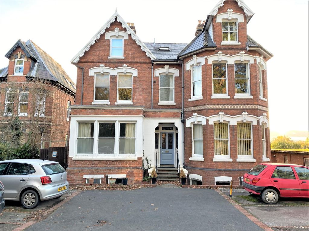 1 bed flat for sale in Bodenham Road, Hereford HR1, £125,000