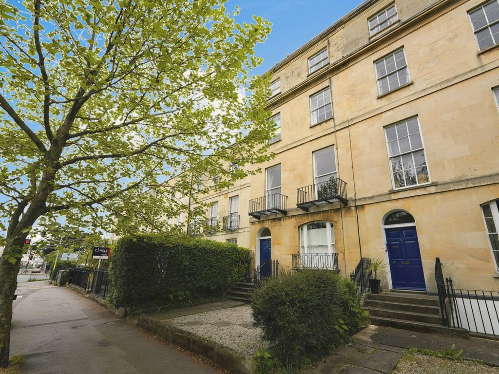 1 bed flat for sale in London Road, Cheltenham, Gloucestershire GL52, £125,000