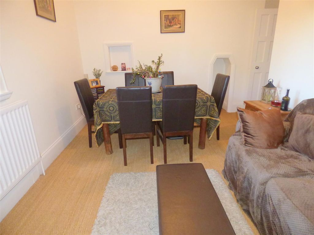 2 bed flat for sale in Brockhampton Park, Brockhampton, Cheltenham GL54, £260,000