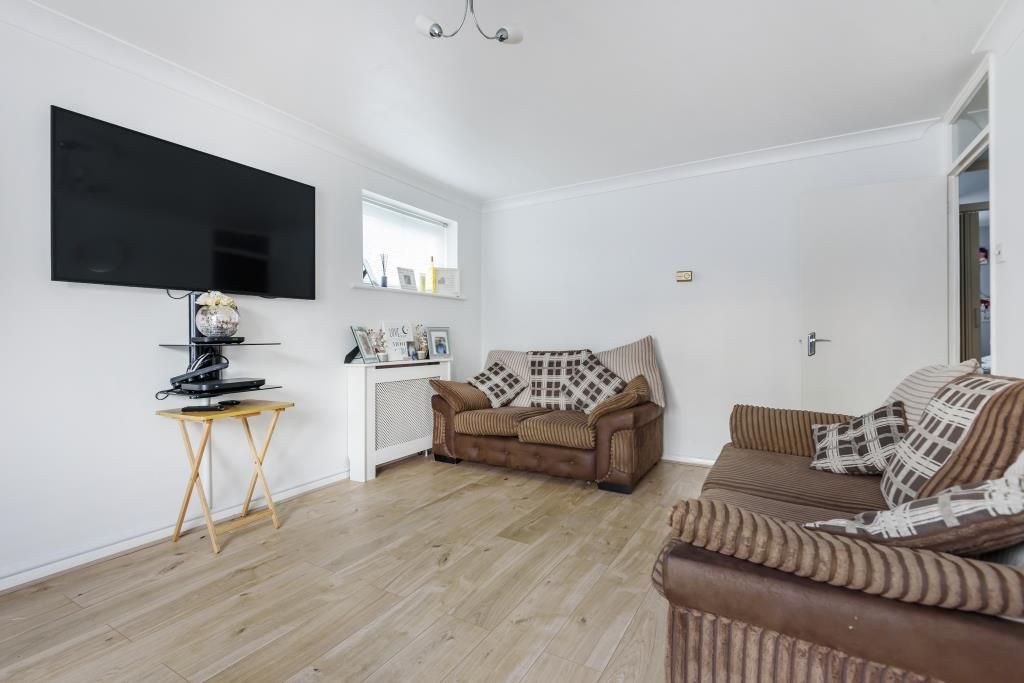 2 bed flat for sale in East Barnet, Hertfordshire EN4, £275,000