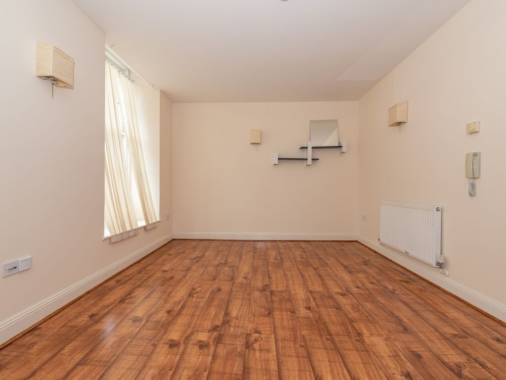 1 bed flat for sale in Park Road, Yeovil BA20, £75,000