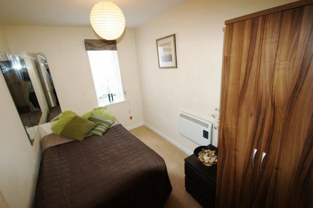 2 bed flat for sale in Victoria Court, Crossgates, Leeds LS15, £129,950