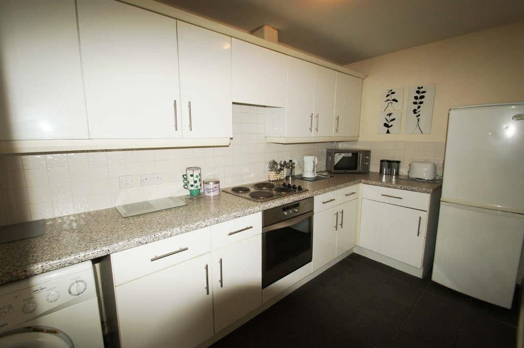 2 bed flat for sale in Victoria Court, Crossgates, Leeds LS15, £129,950