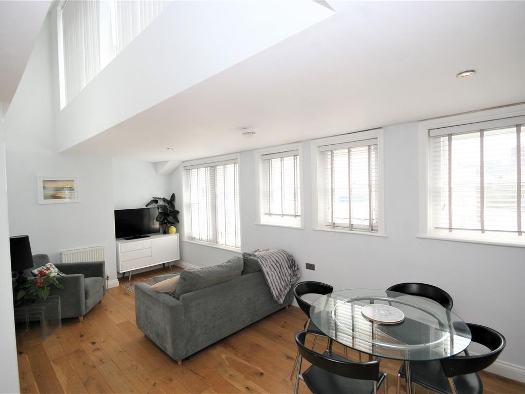 1 bed flat for sale in Old Steine, Brighton BN1, £300,000