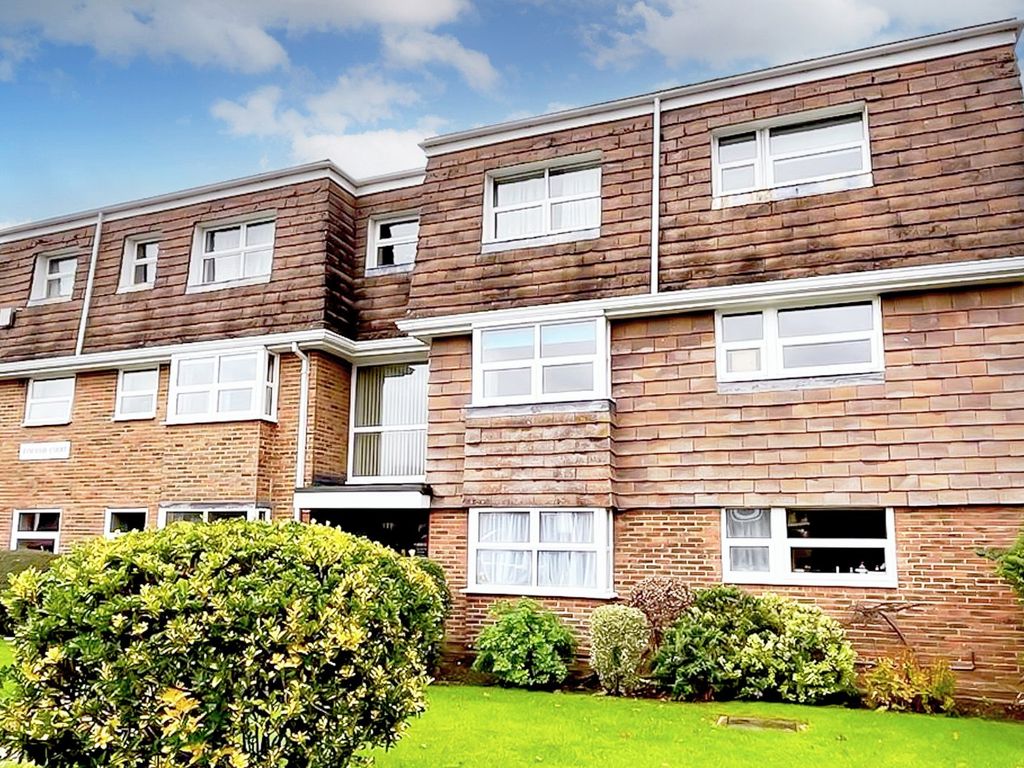 2 bed flat for sale in Fincham Close, East Preston, West Sussex BN16, £220,000