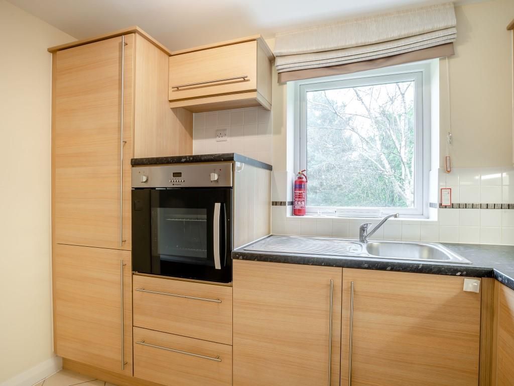1 bed flat for sale in Dutton Court, Station Approach, Off Station Road, Cheadle Hulme SK8, £150,000