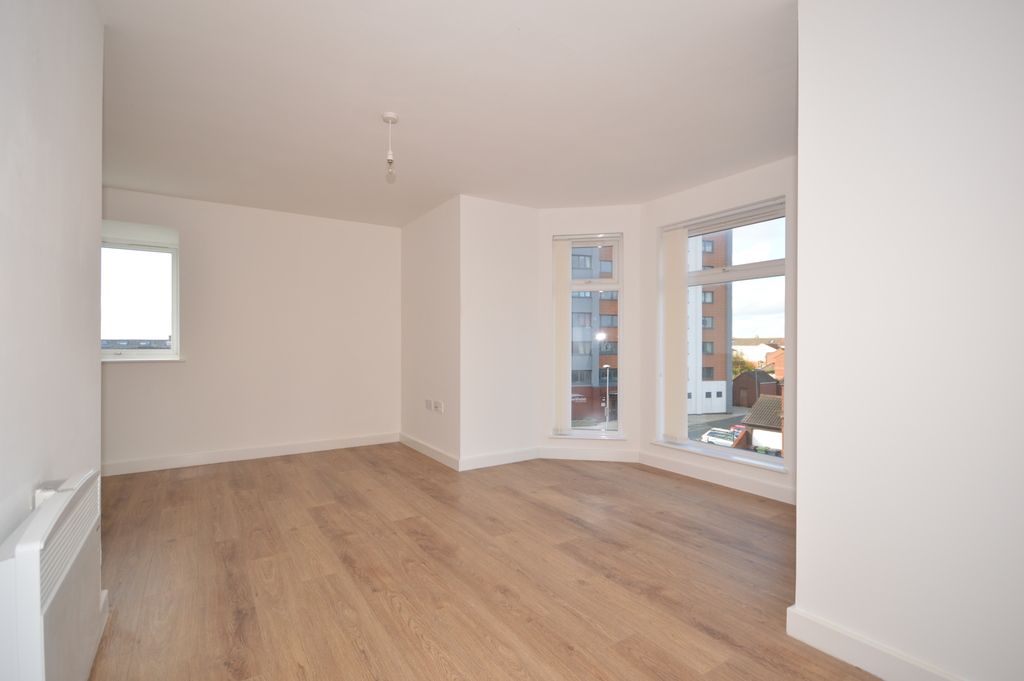 2 bed flat for sale in Queen Street, Liverpool L22, £125,000