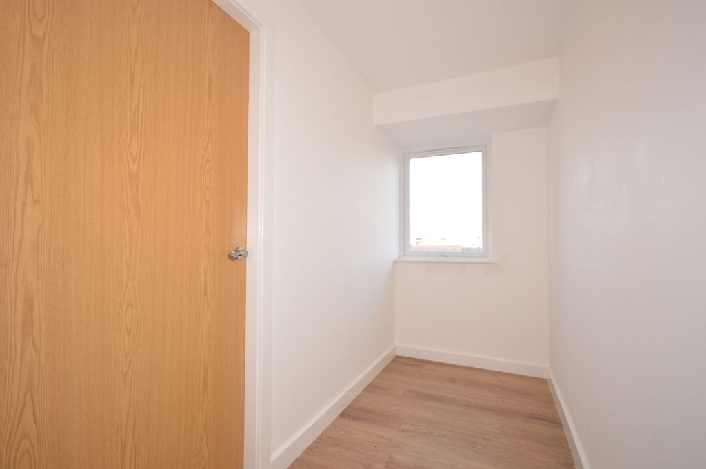 2 bed flat for sale in Queen Street, Liverpool L22, £125,000