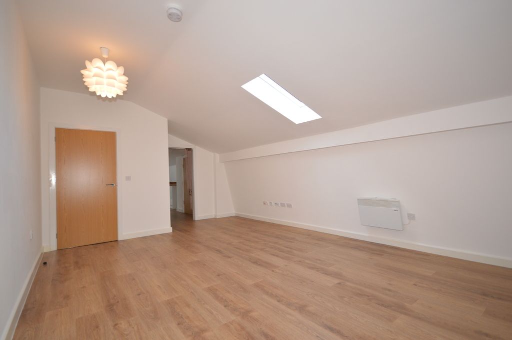 2 bed flat for sale in Queen Street, Liverpool L22, £125,000