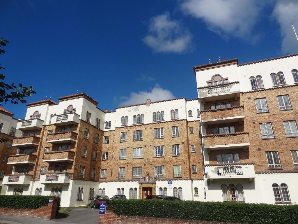 3 bed flat for sale in Sea Road, Boscombe, Bournemouth BH5, £320,000