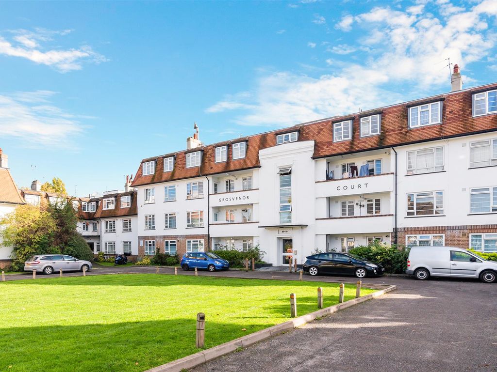 2 bed flat for sale in London Road, Morden SM4, £285,000