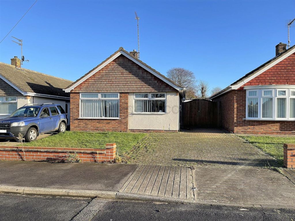 2 bed detached bungalow for sale in Witney Green, Pakefield, Lowestoft NR33, £225,000