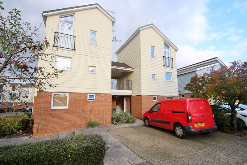 1 bed flat for sale in Follager Road, Rugby CV21, £90,000