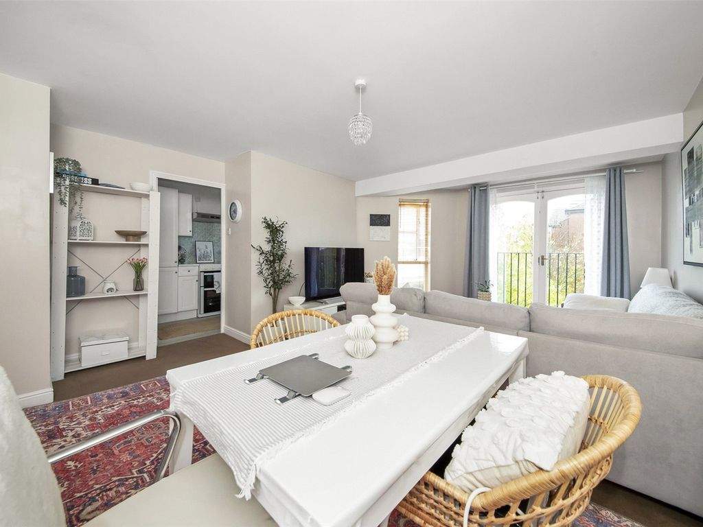 2 bed flat for sale in Harlinger Street, Woolwich SE18, £300,000