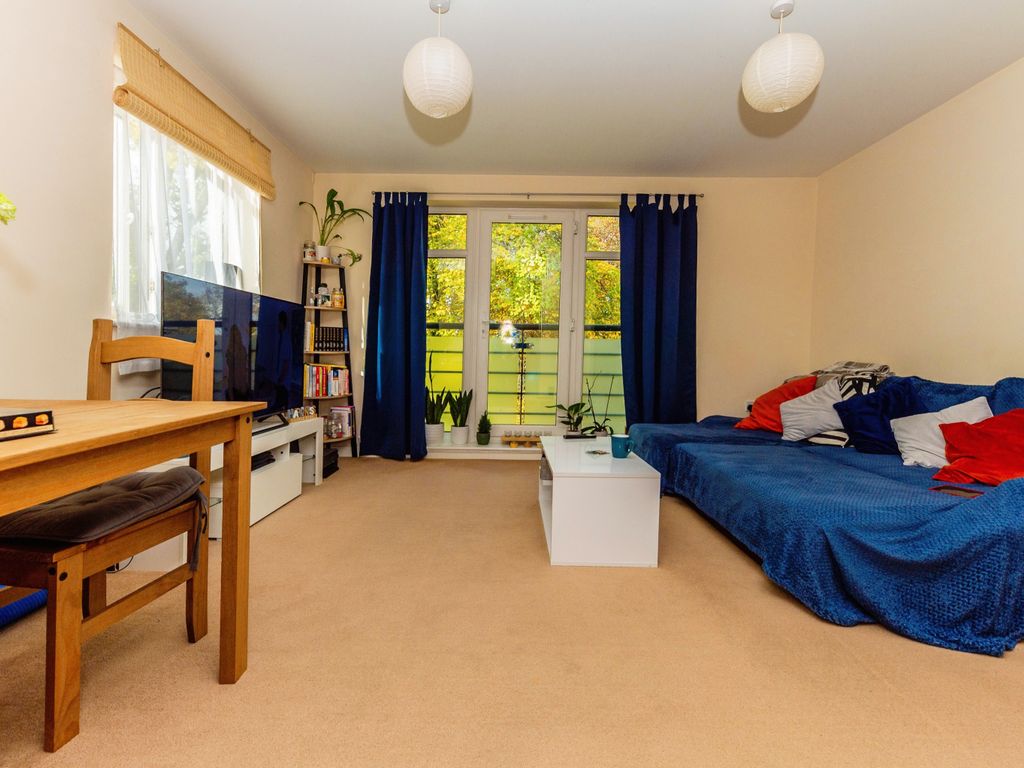 2 bed flat for sale in The Parklands, Dunstable, Bedfordshire LU5, £180,000